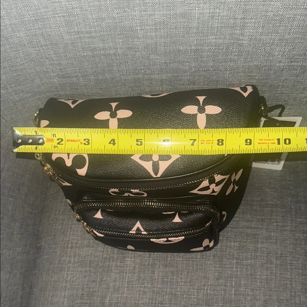 Fashion Stylish Black and Cream Women's Crossbody Bag - Picture 6 of 9